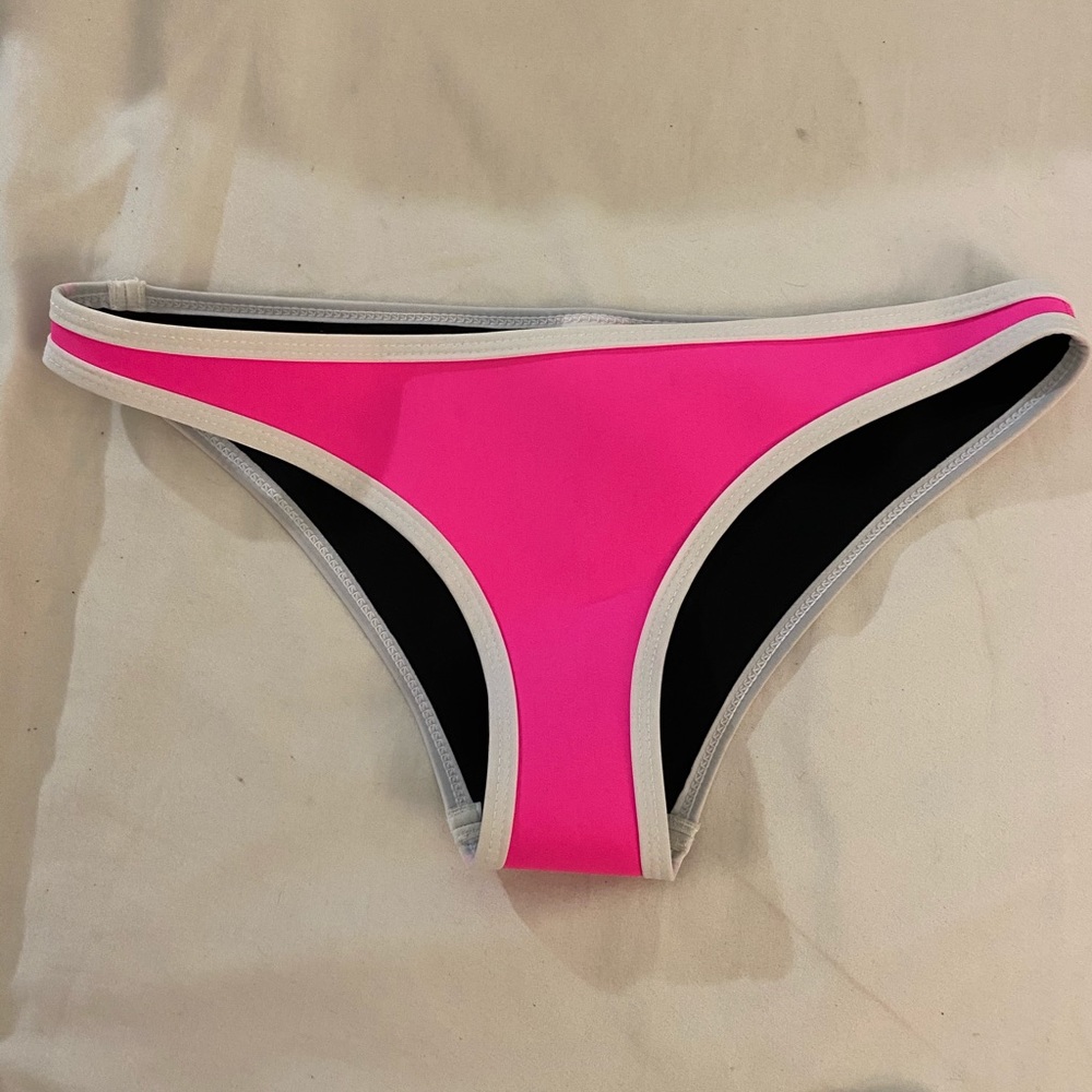 Hoaka Swimwear